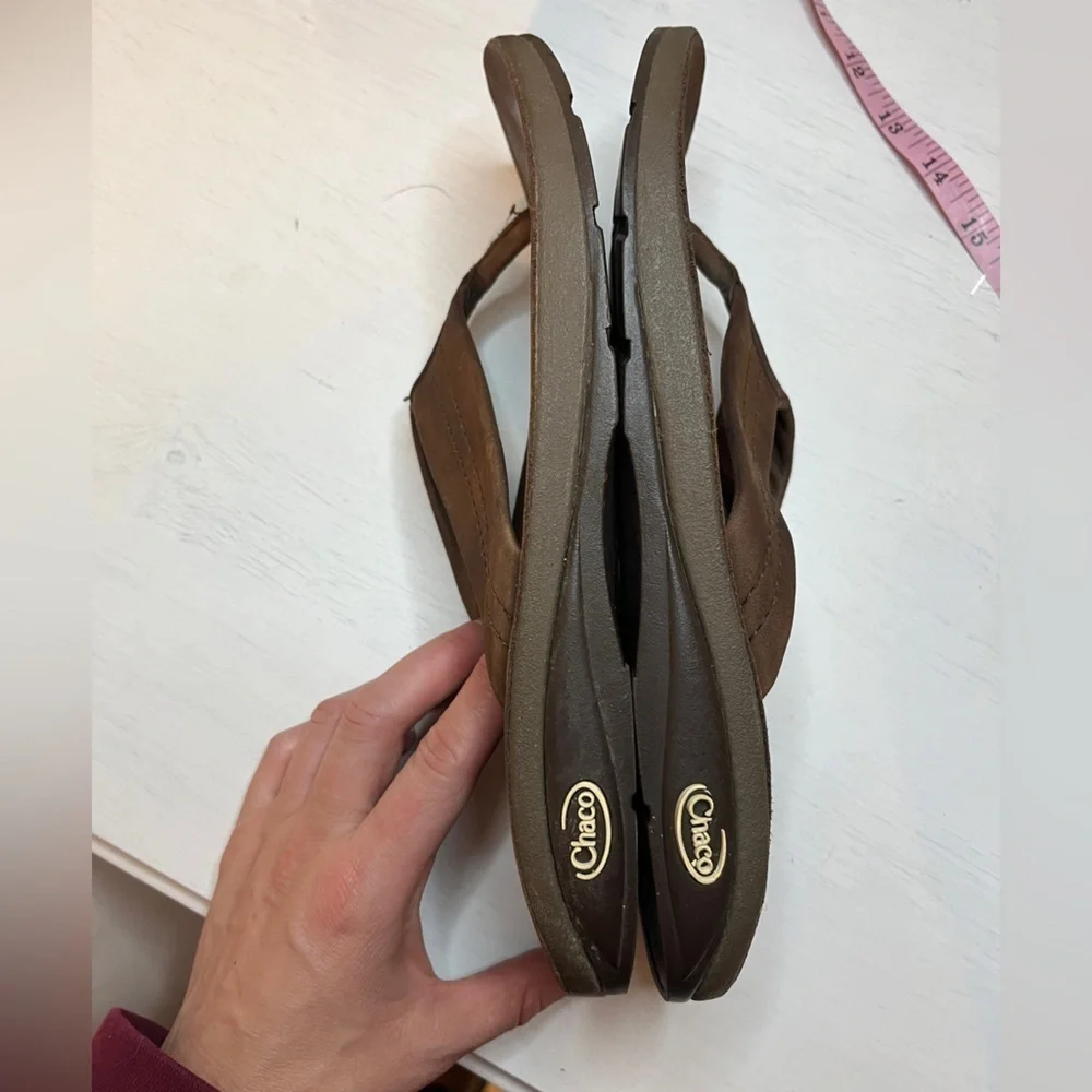 Men's Chaco Classic Leather Flip Flop Sandal M8